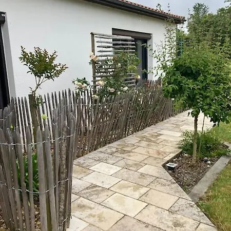 La Maison Du Pressoir بيت للعطل *
